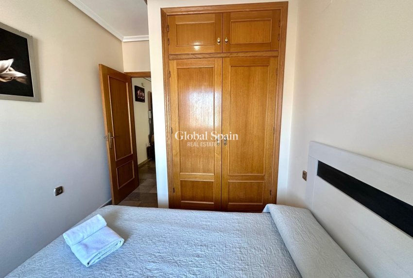 Wederverkoop - APPARTEMENT -
TORREVIEJA - Torrevieja
