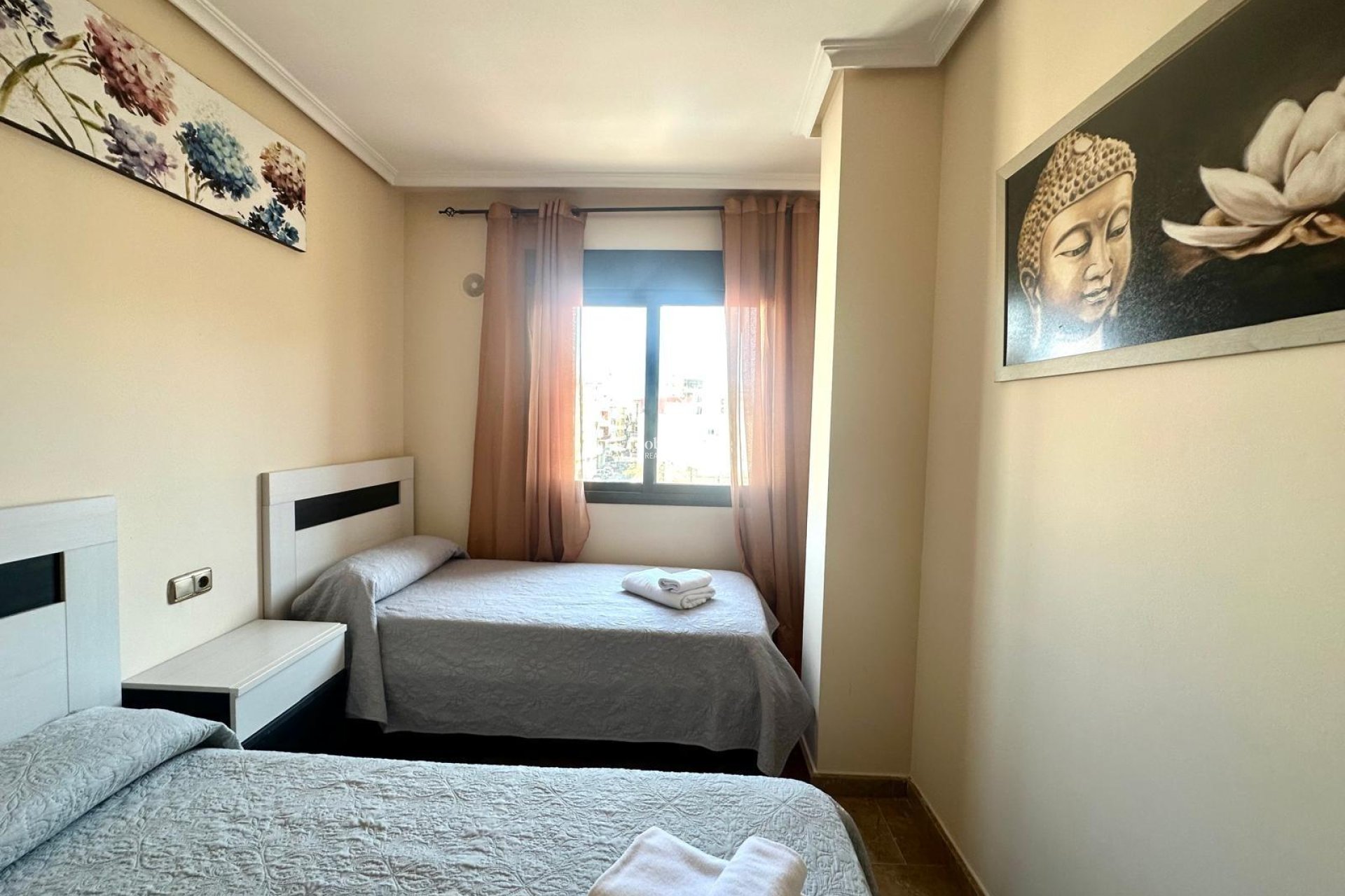 Wederverkoop - APPARTEMENT -
TORREVIEJA - Torrevieja
