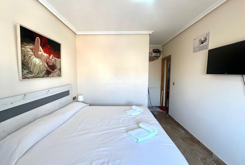 Wederverkoop - APPARTEMENT -
TORREVIEJA - Torrevieja
