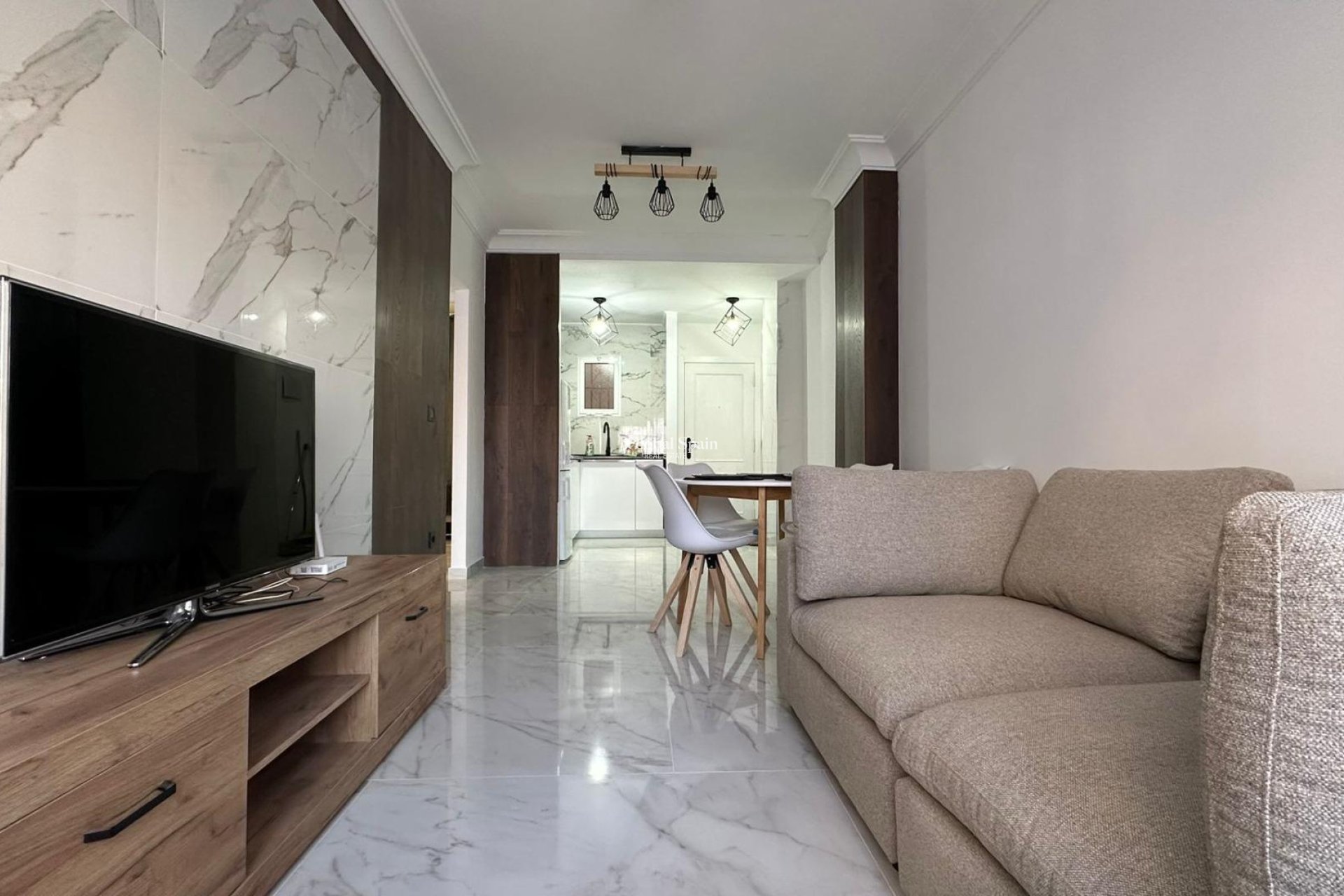 Wederverkoop - APPARTEMENT -
TORREVIEJA - Torrevieja