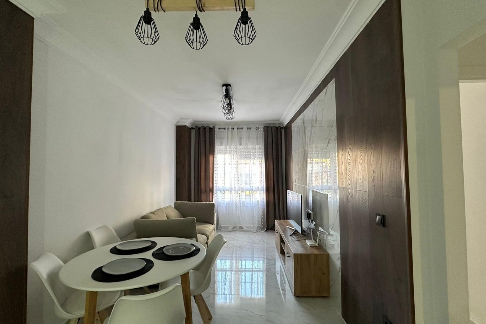 Wederverkoop - APPARTEMENT -
TORREVIEJA - Torrevieja