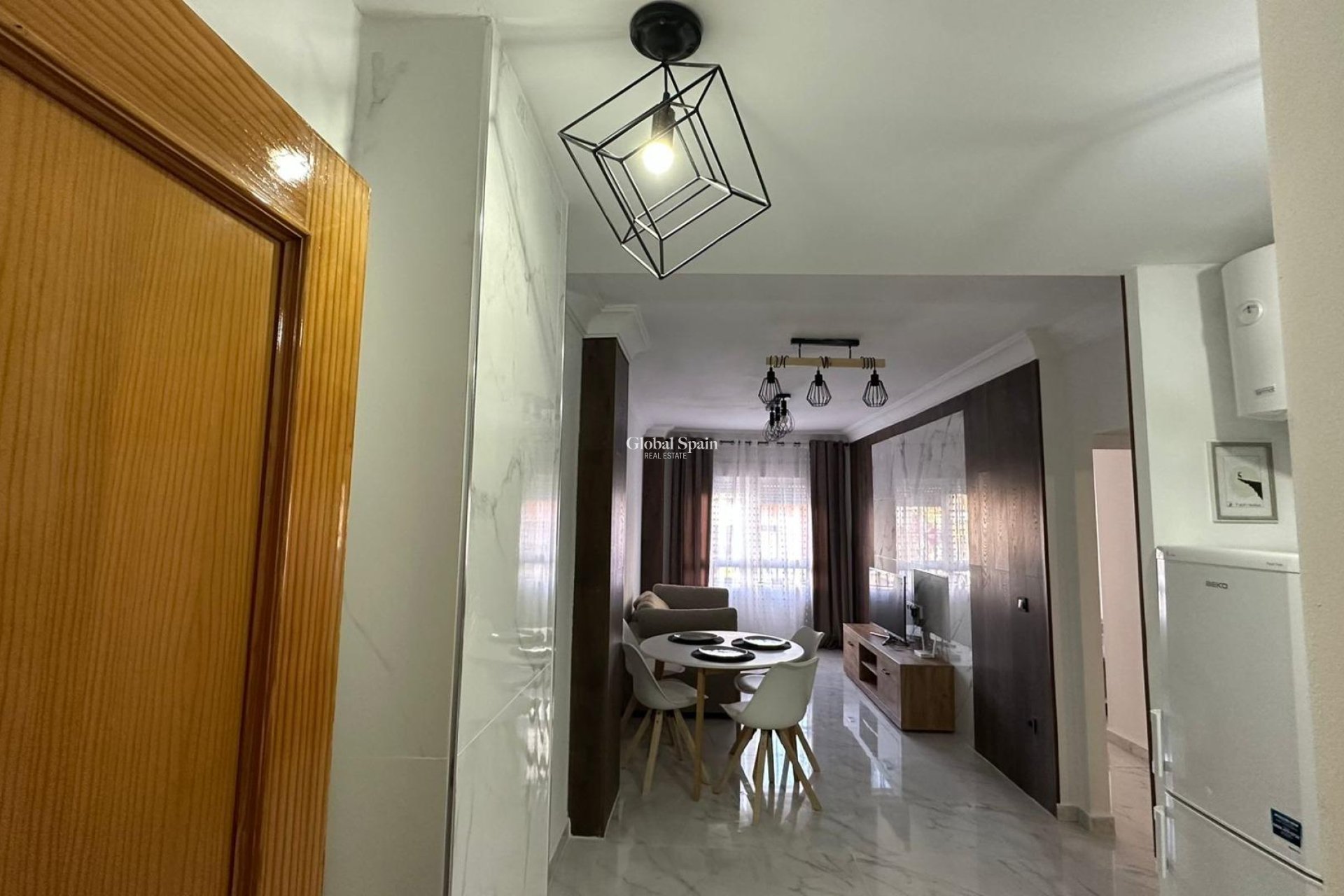 Wederverkoop - APPARTEMENT -
TORREVIEJA - Torrevieja