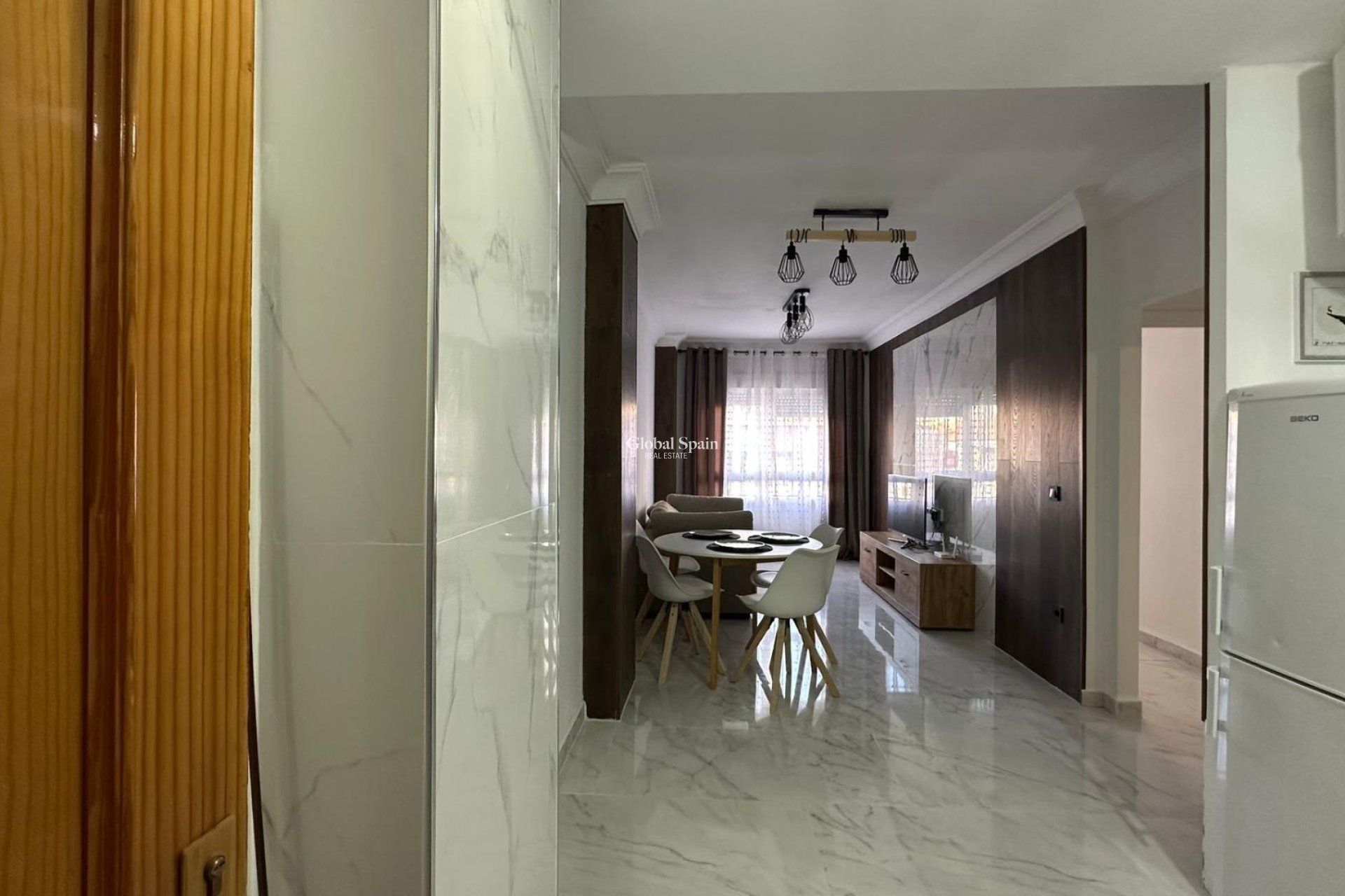 Wederverkoop - APPARTEMENT -
TORREVIEJA - Torrevieja