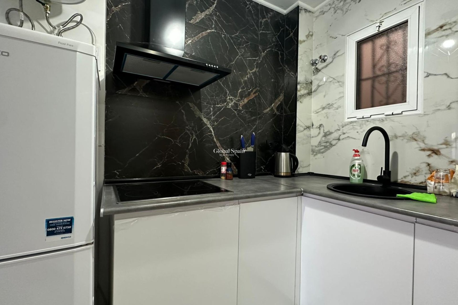 Wederverkoop - APPARTEMENT -
TORREVIEJA - Torrevieja