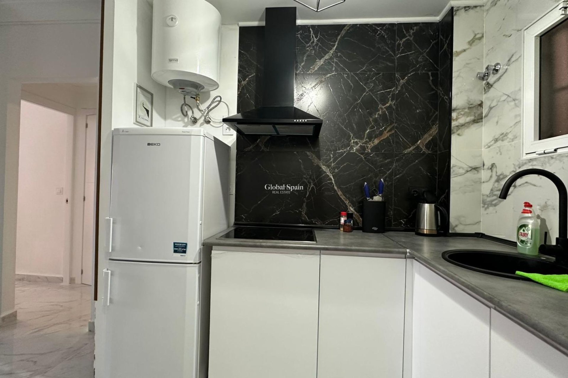 Wederverkoop - APPARTEMENT -
TORREVIEJA - Torrevieja