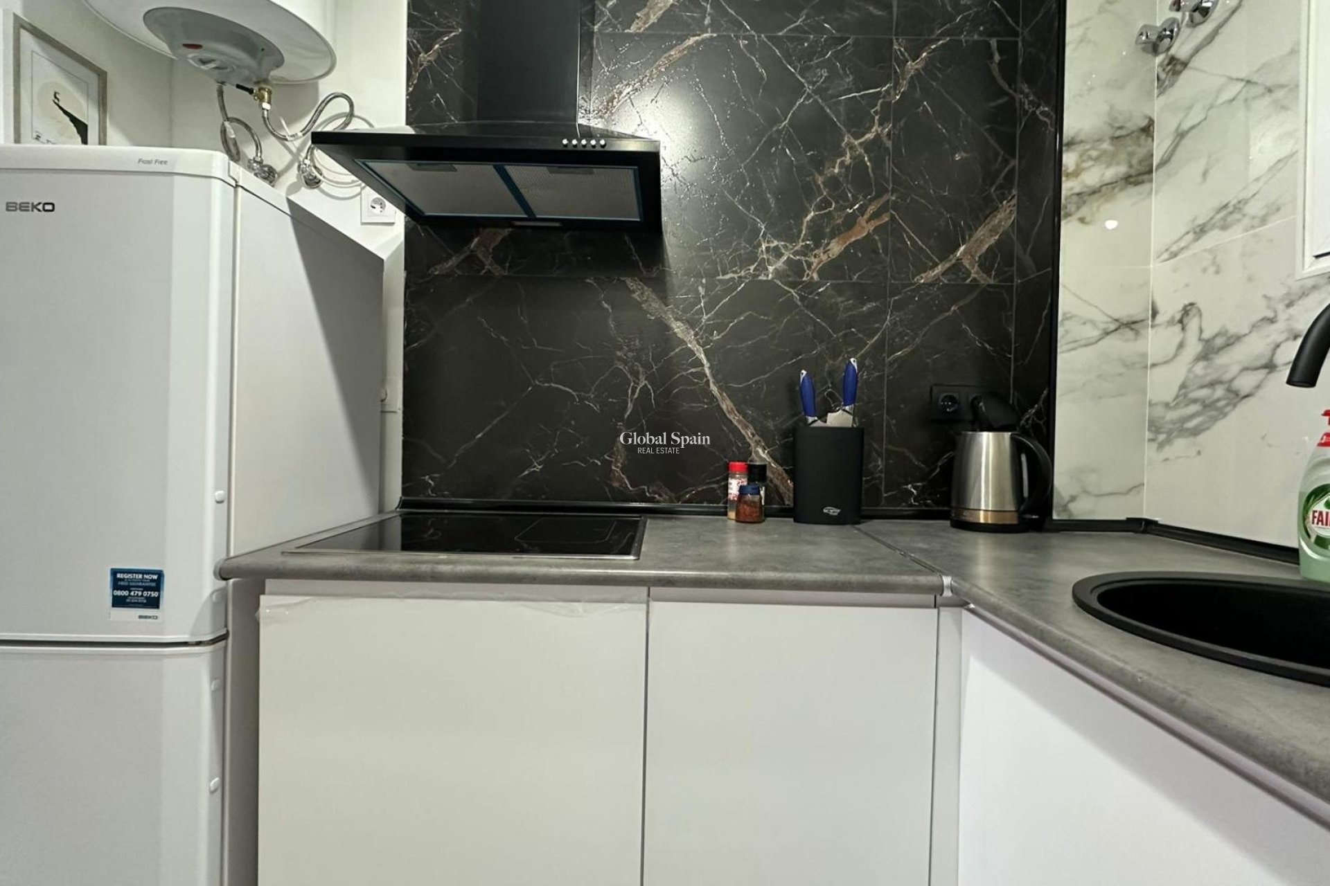 Wederverkoop - APPARTEMENT -
TORREVIEJA - Torrevieja