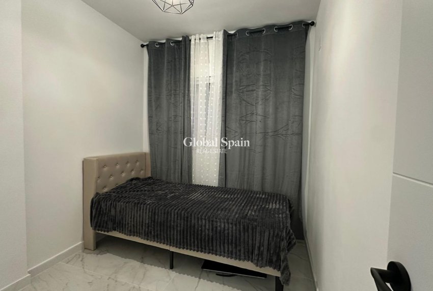 Wederverkoop - APPARTEMENT -
TORREVIEJA - Torrevieja