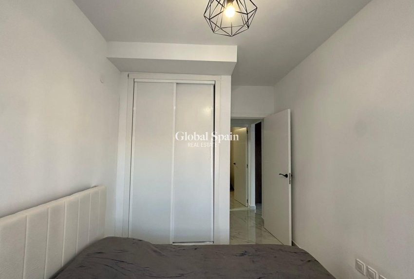 Wederverkoop - APPARTEMENT -
TORREVIEJA - Torrevieja