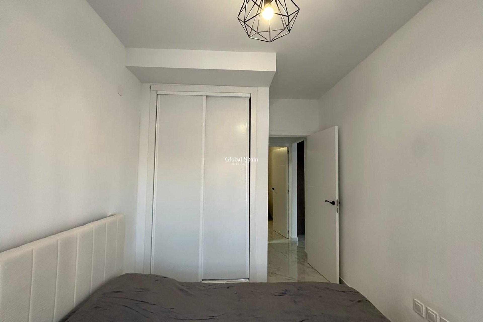 Wederverkoop - APPARTEMENT -
TORREVIEJA - Torrevieja