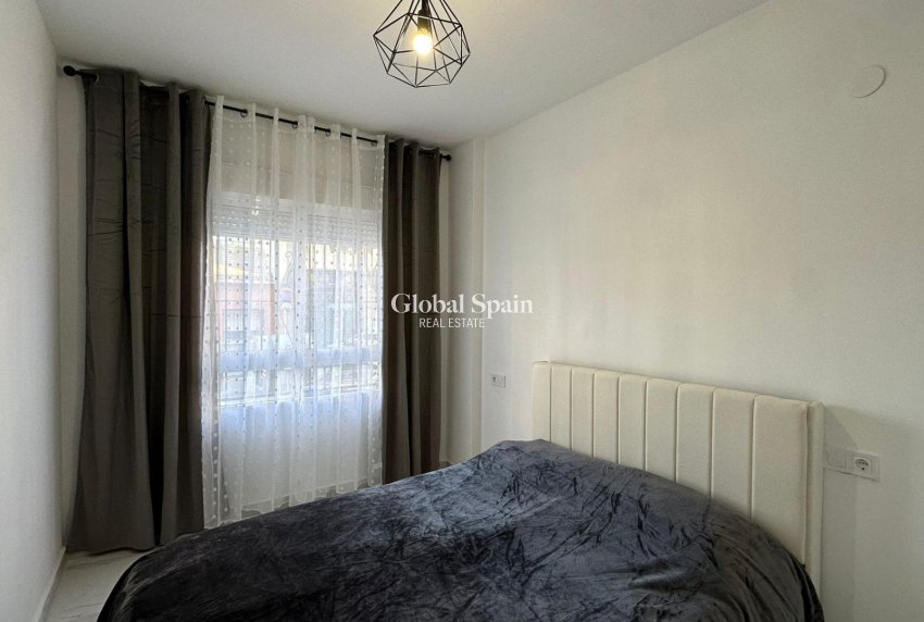 Wederverkoop - APPARTEMENT -
TORREVIEJA - Torrevieja