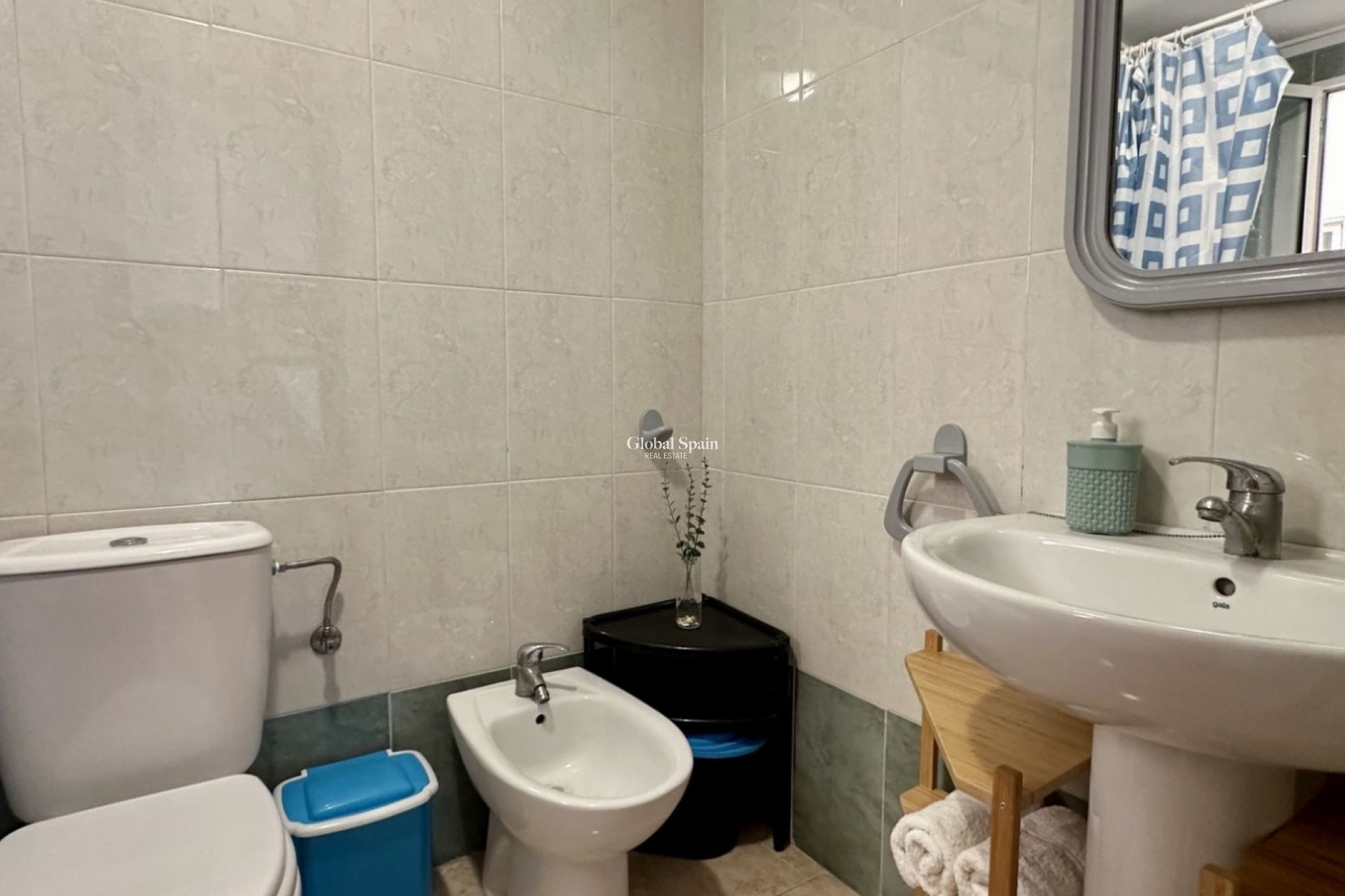 Wederverkoop - APPARTEMENT -
TORREVIEJA - Torrevieja