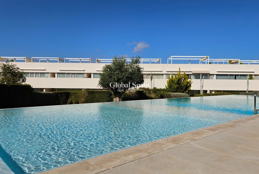 Wederverkoop - APPARTEMENT -
TORREVIEJA - Torrevieja