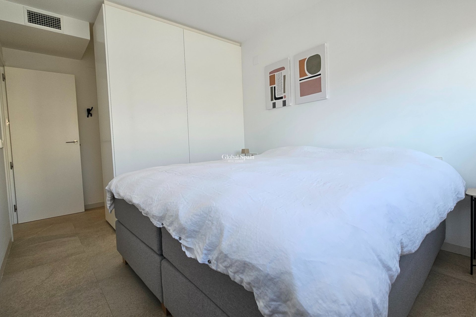 Wederverkoop - APPARTEMENT -
TORREVIEJA - Torrevieja