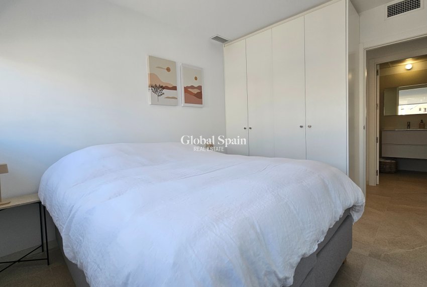 Wederverkoop - APPARTEMENT -
TORREVIEJA - Torrevieja