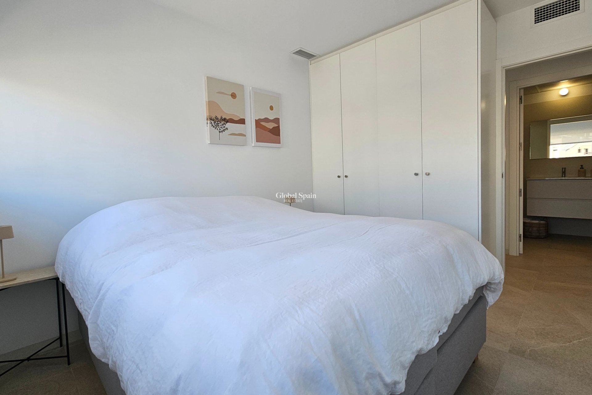 Wederverkoop - APPARTEMENT -
TORREVIEJA - Torrevieja