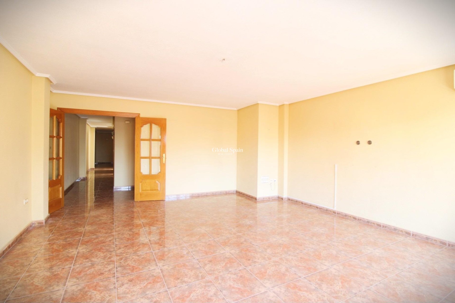 Wederverkoop - APPARTEMENT -
TORREVIEJA - Torrevieja