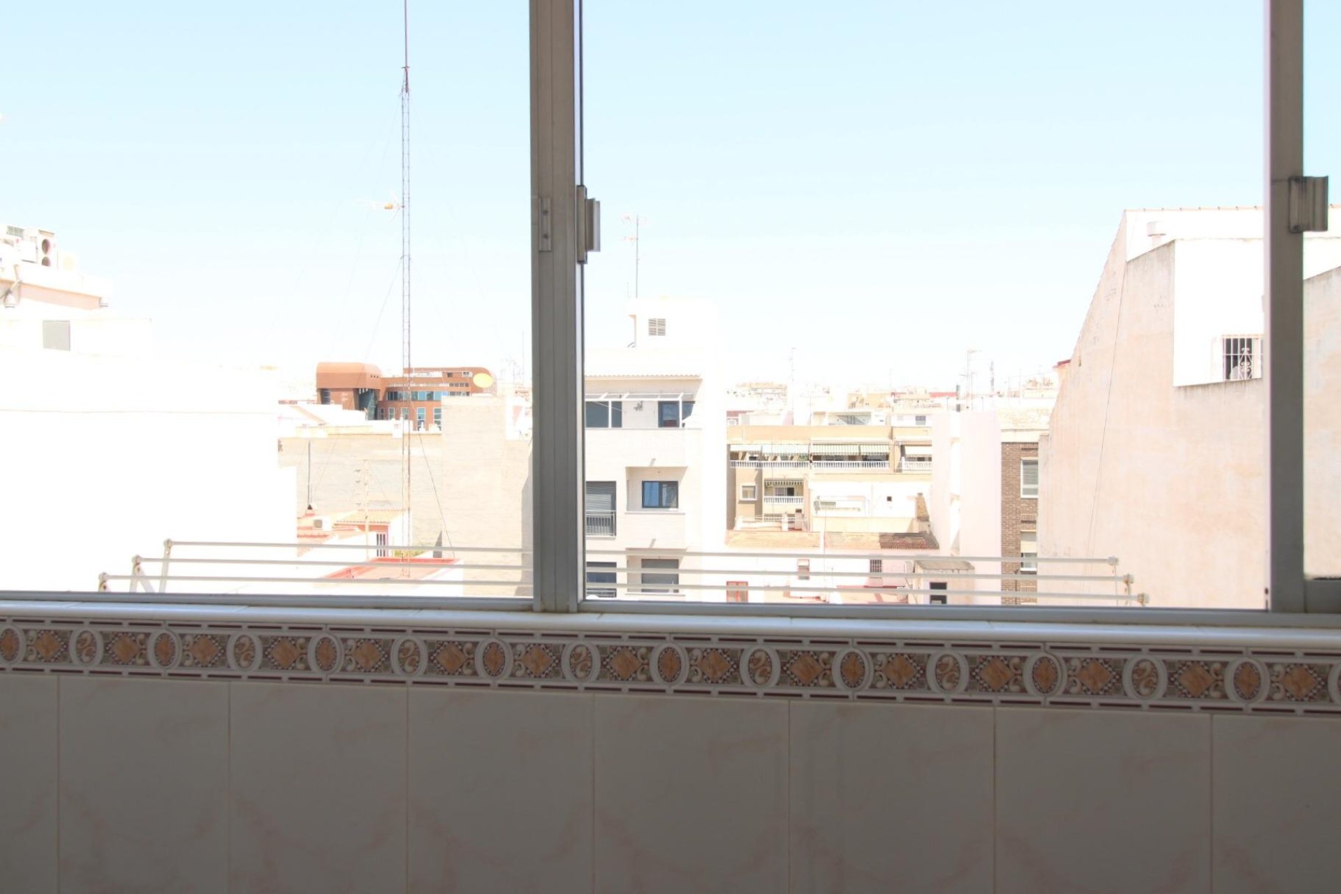 Wederverkoop - APPARTEMENT -
TORREVIEJA - Torrevieja