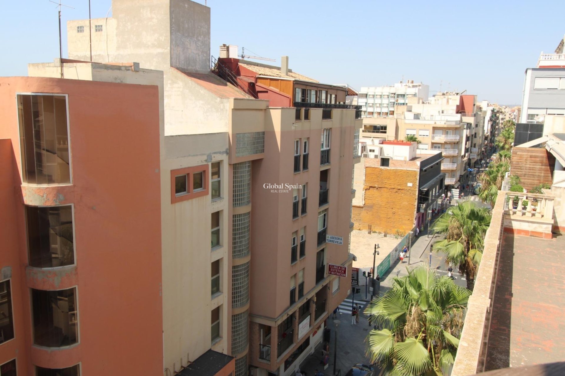 Wederverkoop - APPARTEMENT -
TORREVIEJA - Torrevieja