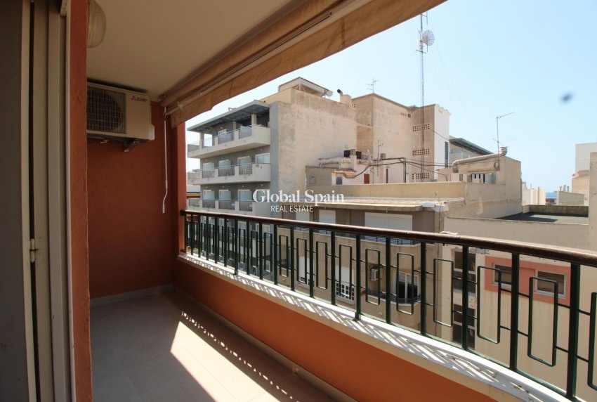 Wederverkoop - APPARTEMENT -
TORREVIEJA - Torrevieja