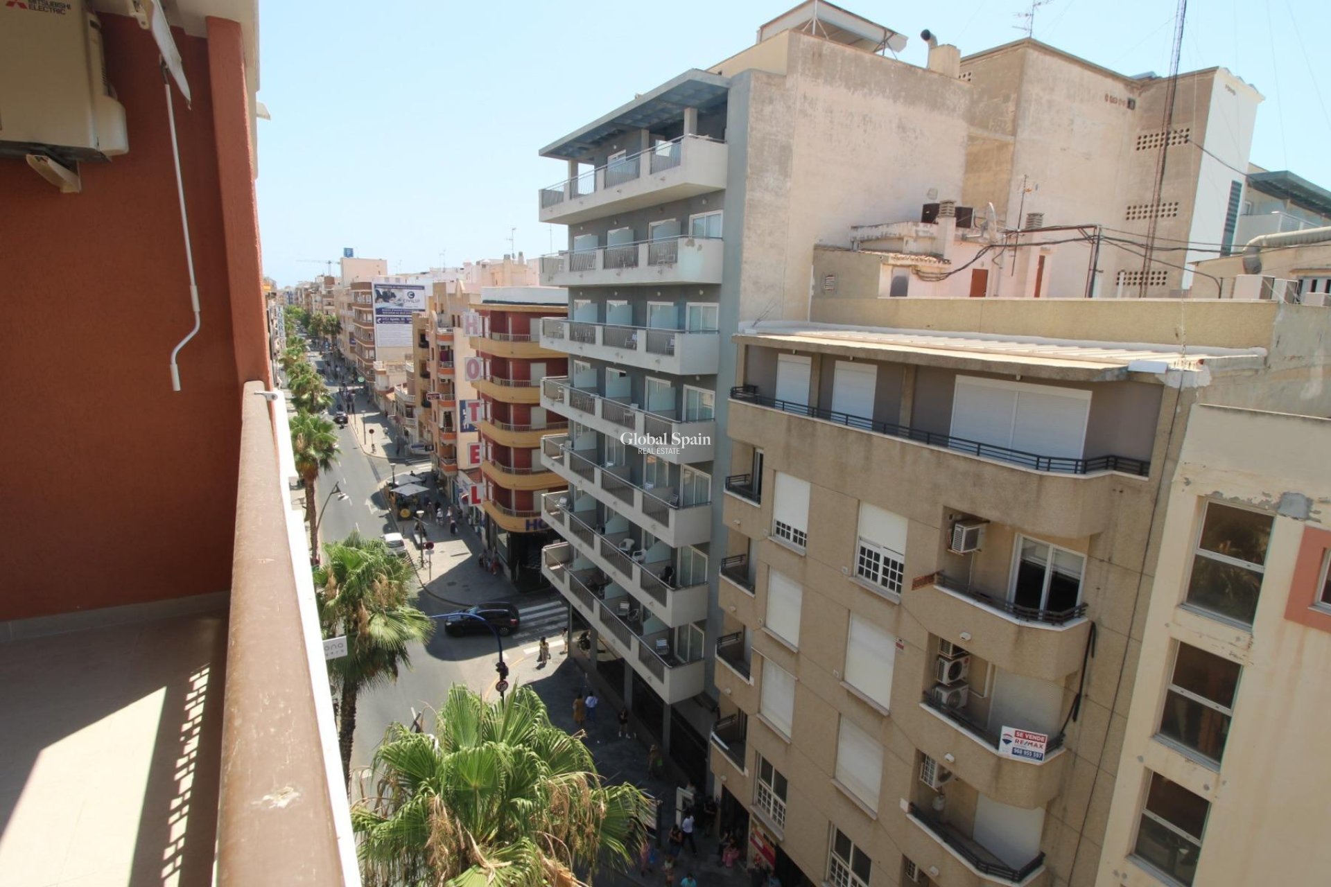 Wederverkoop - APPARTEMENT -
TORREVIEJA - Torrevieja