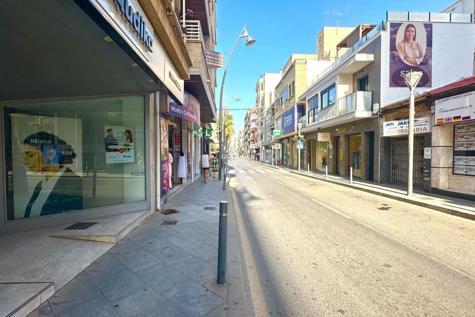 Wederverkoop - APPARTEMENT -
TORREVIEJA - Torrevieja
