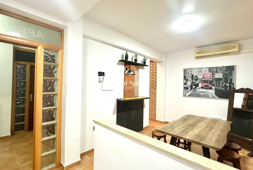 Wederverkoop - APPARTEMENT -
TORREVIEJA - Torrevieja