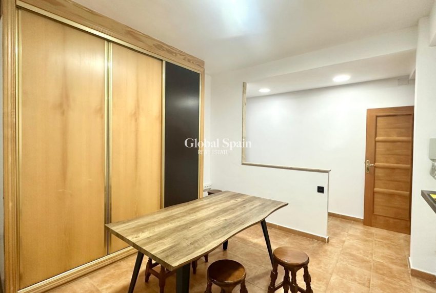 Wederverkoop - APPARTEMENT -
TORREVIEJA - Torrevieja