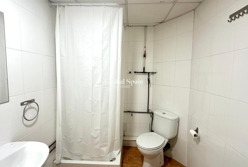 Wederverkoop - APPARTEMENT -
TORREVIEJA - Torrevieja