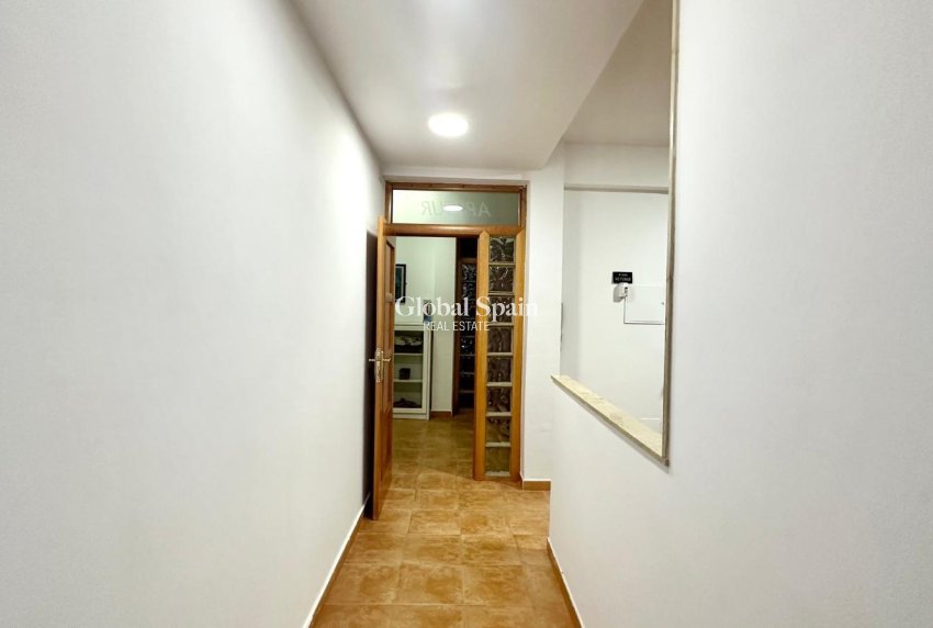 Wederverkoop - APPARTEMENT -
TORREVIEJA - Torrevieja