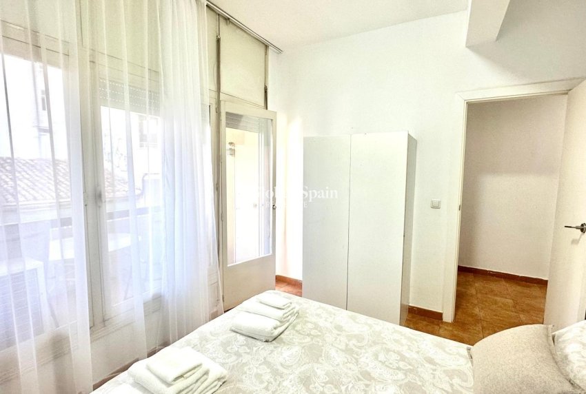 Wederverkoop - APPARTEMENT -
TORREVIEJA - Torrevieja