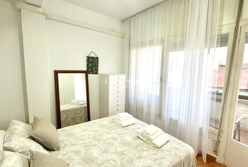 Wederverkoop - APPARTEMENT -
TORREVIEJA - Torrevieja