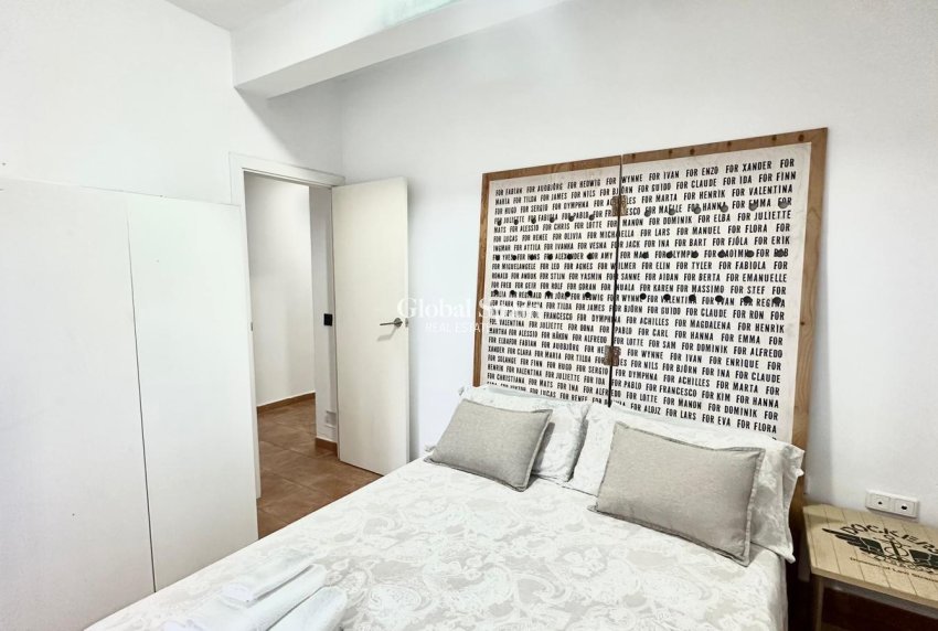 Wederverkoop - APPARTEMENT -
TORREVIEJA - Torrevieja