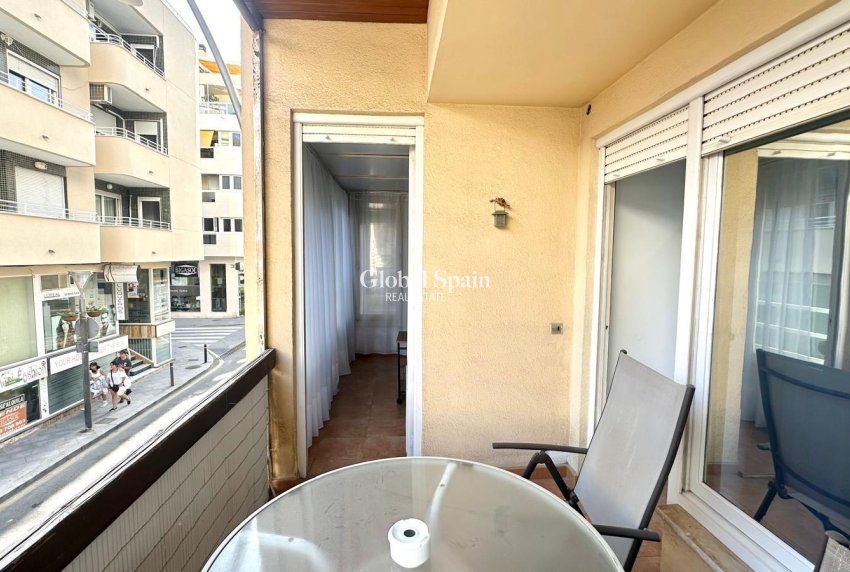 Wederverkoop - APPARTEMENT -
TORREVIEJA - Torrevieja