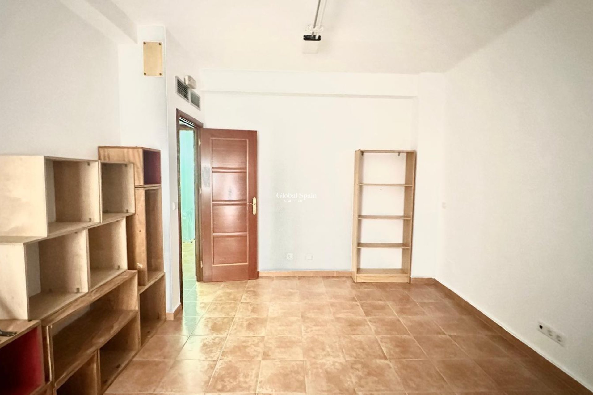 Wederverkoop - APPARTEMENT -
TORREVIEJA - Torrevieja