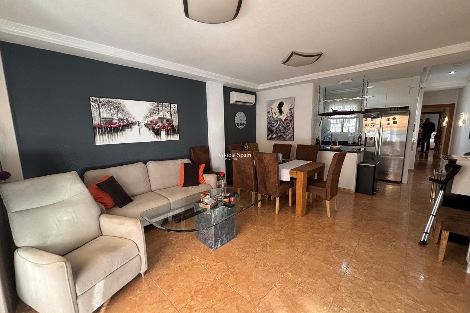 Wederverkoop - APPARTEMENT -
TORREVIEJA - Torrevieja