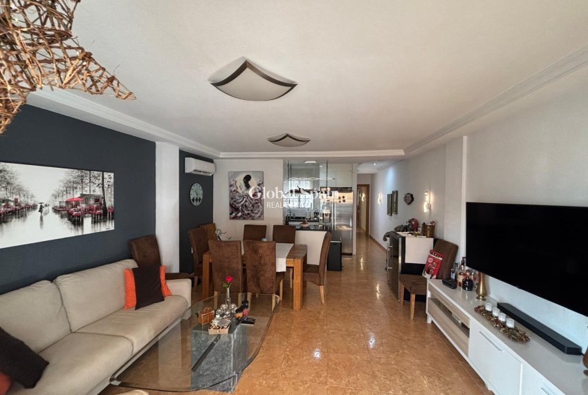 Wederverkoop - APPARTEMENT -
TORREVIEJA - Torrevieja