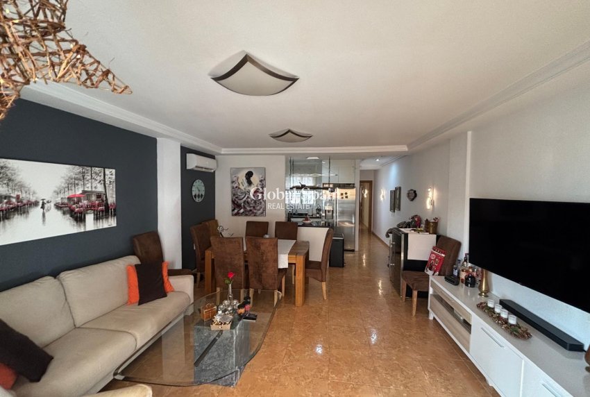 Wederverkoop - APPARTEMENT -
TORREVIEJA - Torrevieja