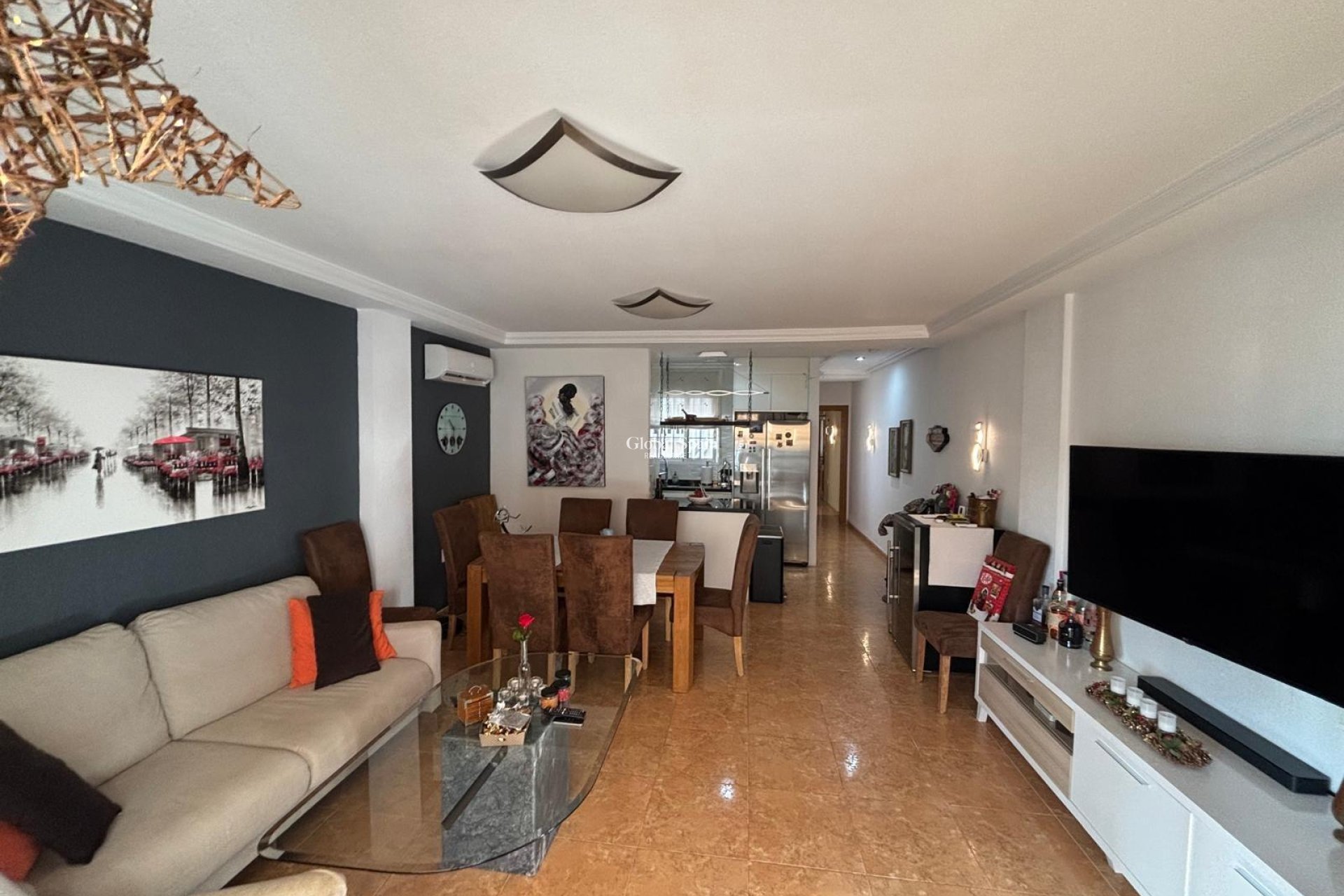 Wederverkoop - APPARTEMENT -
TORREVIEJA - Torrevieja