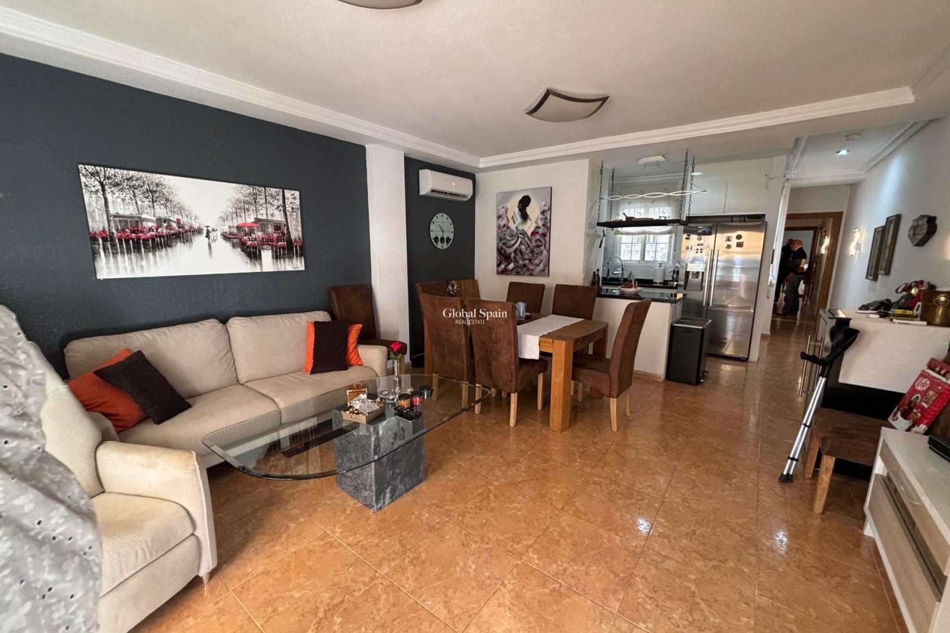 Wederverkoop - APPARTEMENT -
TORREVIEJA - Torrevieja