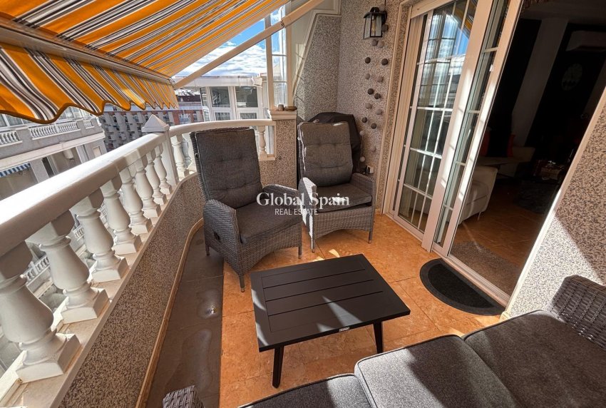 Wederverkoop - APPARTEMENT -
TORREVIEJA - Torrevieja