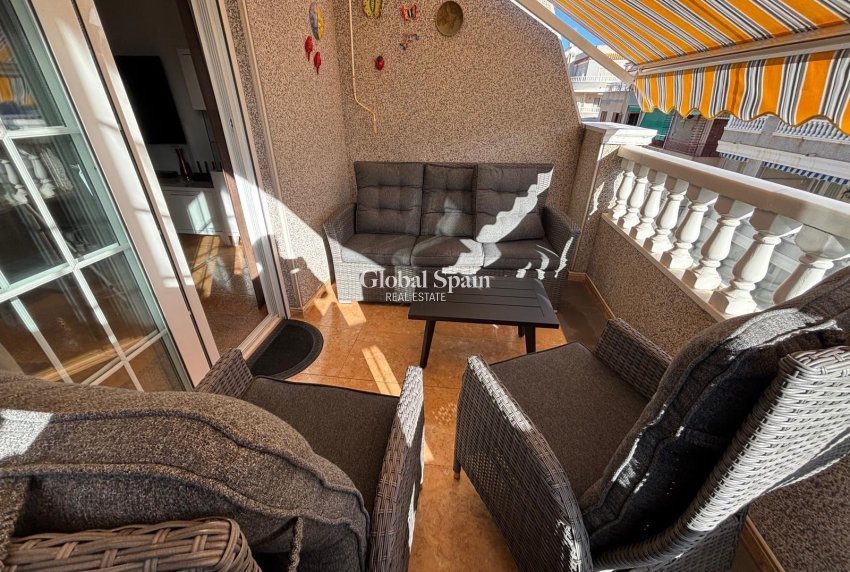 Wederverkoop - APPARTEMENT -
TORREVIEJA - Torrevieja