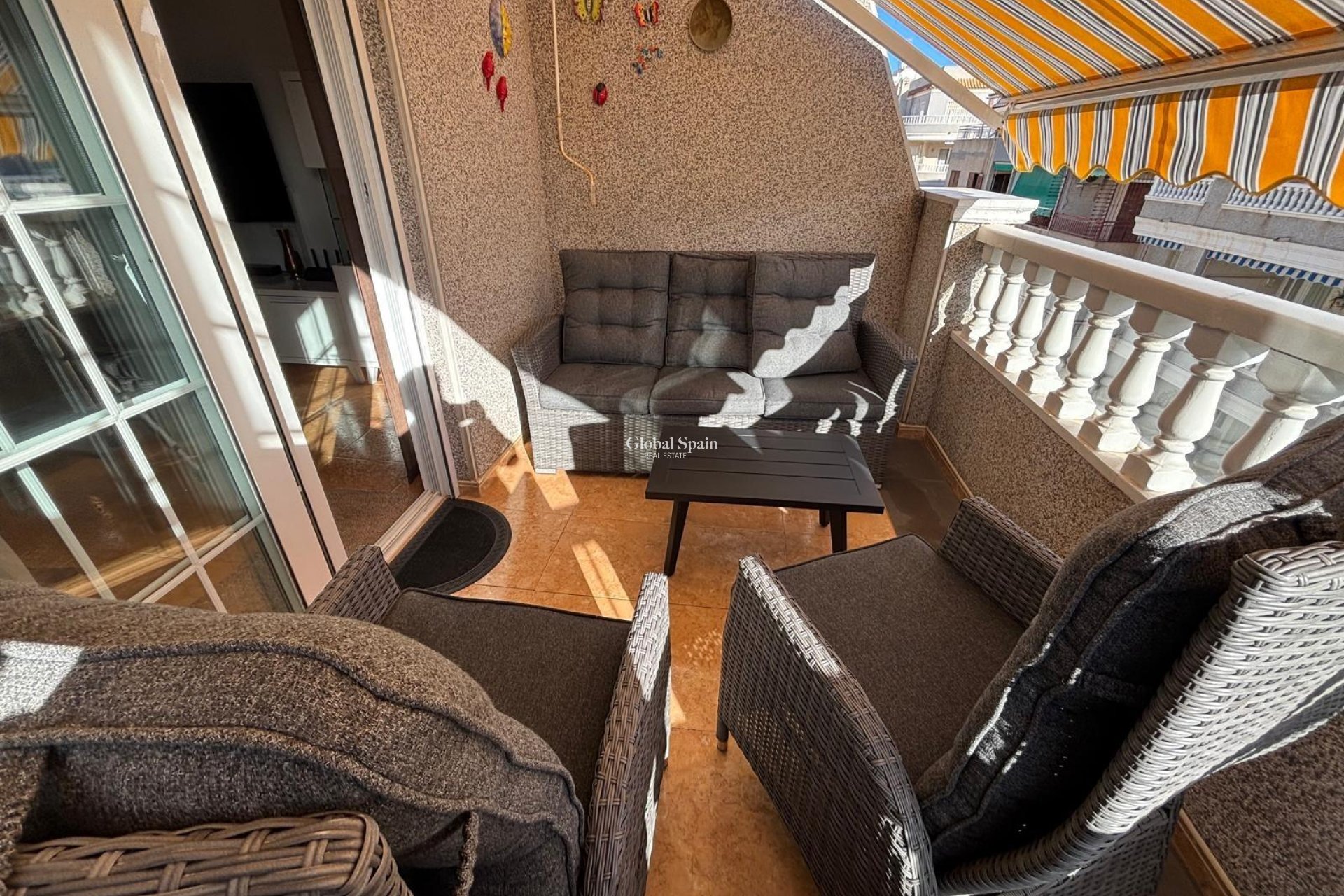 Wederverkoop - APPARTEMENT -
TORREVIEJA - Torrevieja
