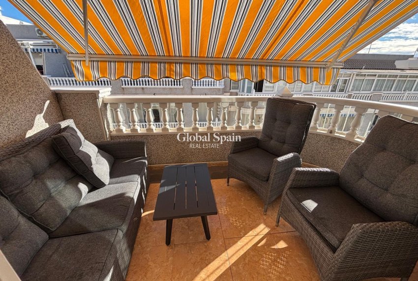 Wederverkoop - APPARTEMENT -
TORREVIEJA - Torrevieja