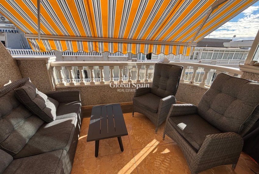 Wederverkoop - APPARTEMENT -
TORREVIEJA - Torrevieja