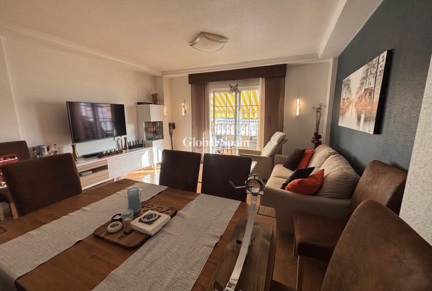 Wederverkoop - APPARTEMENT -
TORREVIEJA - Torrevieja