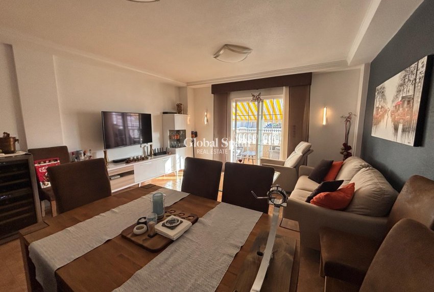 Wederverkoop - APPARTEMENT -
TORREVIEJA - Torrevieja