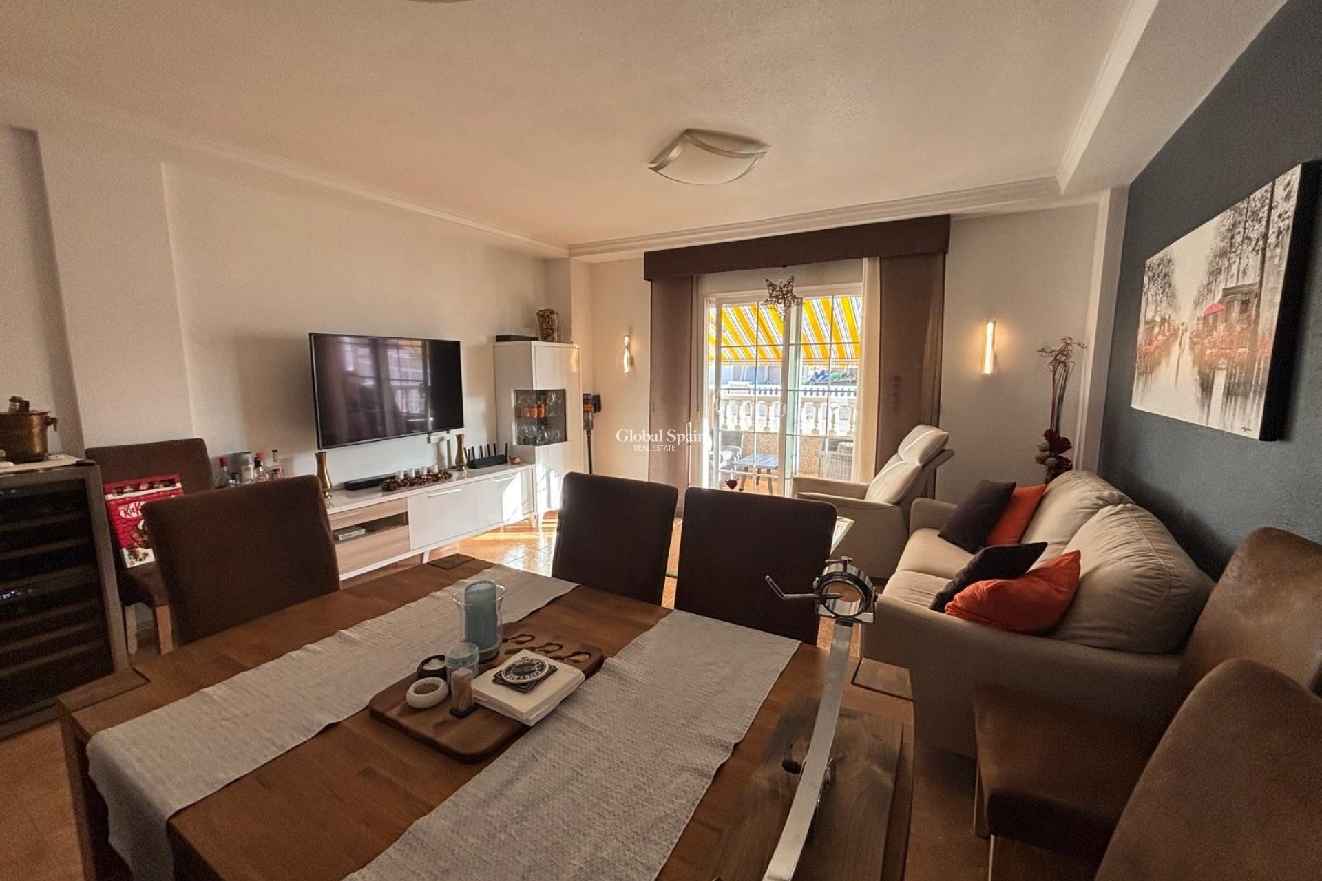 Wederverkoop - APPARTEMENT -
TORREVIEJA - Torrevieja