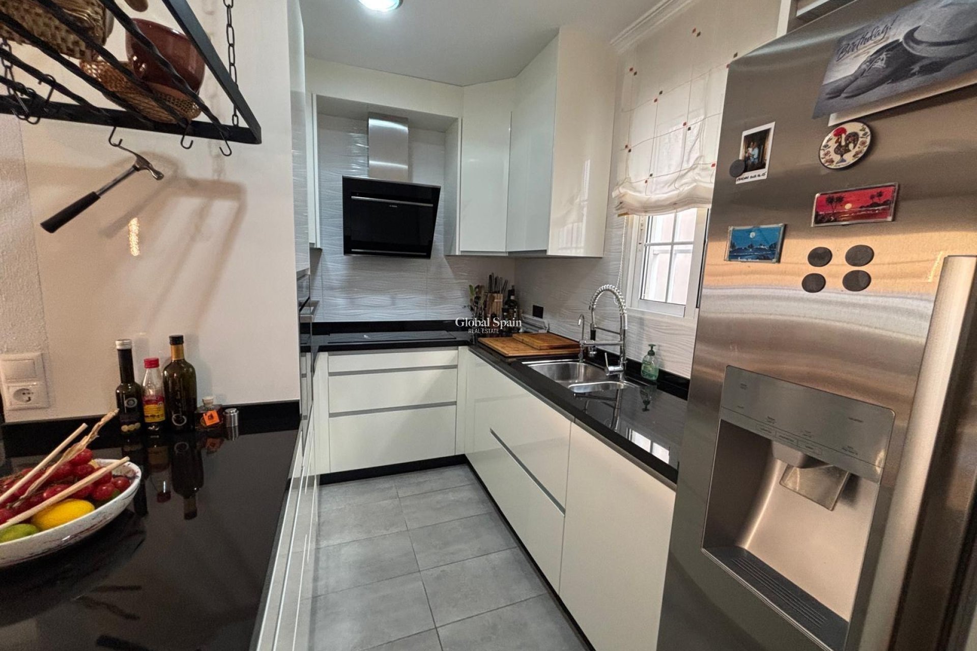Wederverkoop - APPARTEMENT -
TORREVIEJA - Torrevieja