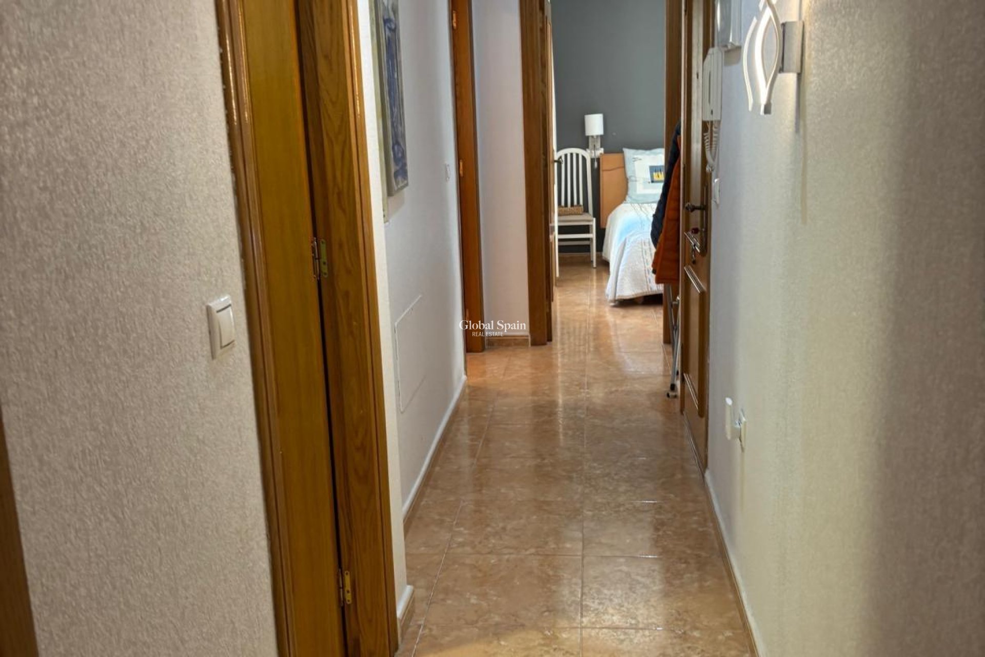 Wederverkoop - APPARTEMENT -
TORREVIEJA - Torrevieja