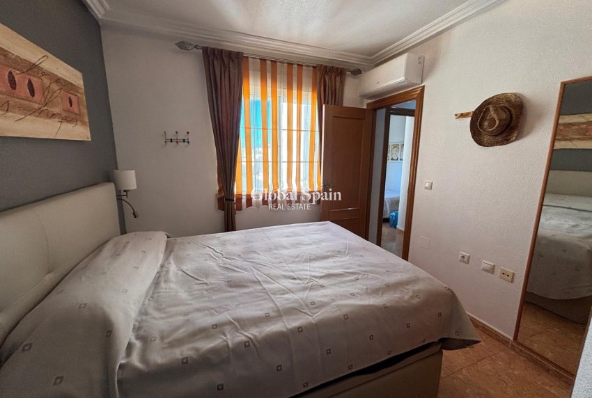 Wederverkoop - APPARTEMENT -
TORREVIEJA - Torrevieja